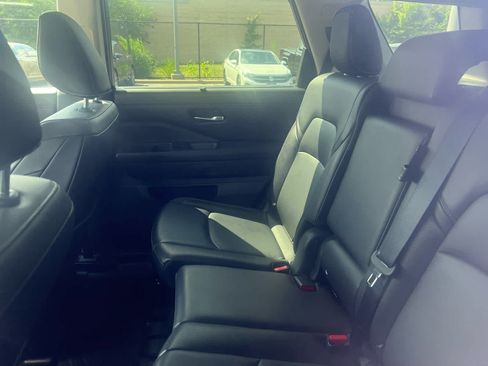 Used 2022 Nissan Pathfinder SL AWD/4WD image 5