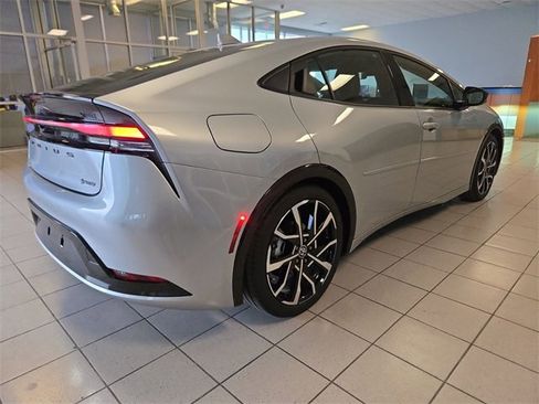 Used 2025 Toyota Prius Plug-In Hybrid image 8