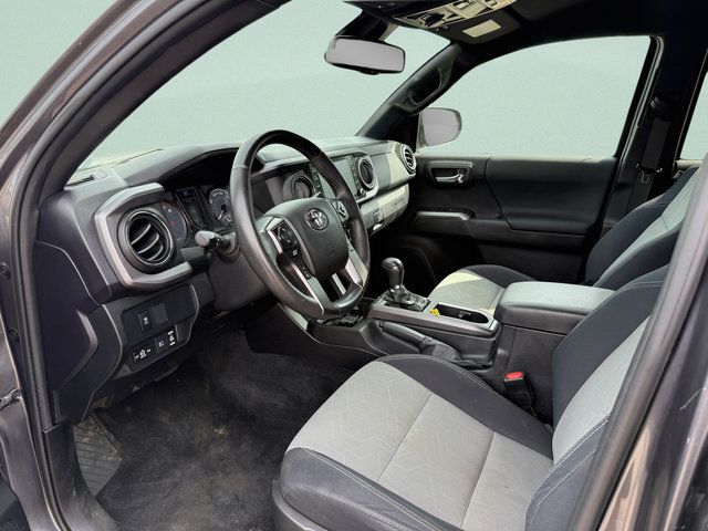 Used 2021 Toyota Tacoma TRD Off-Road AWD/4WD image 4