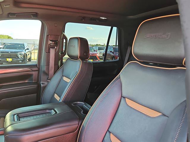 Used 2023 GMC Yukon AT4 w/ AT4 Premium Package AWD/4WD image 12