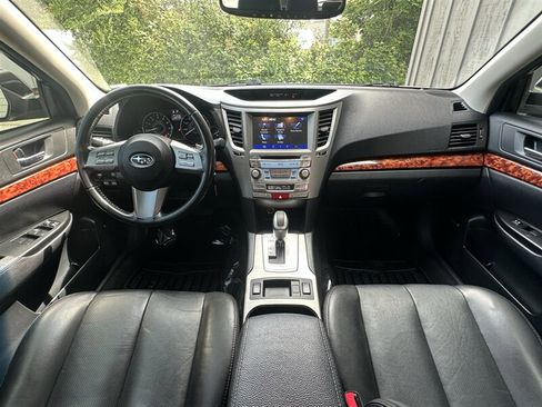 Used 2011 Subaru Outback 3.6R Limited AWD/4WD image 4