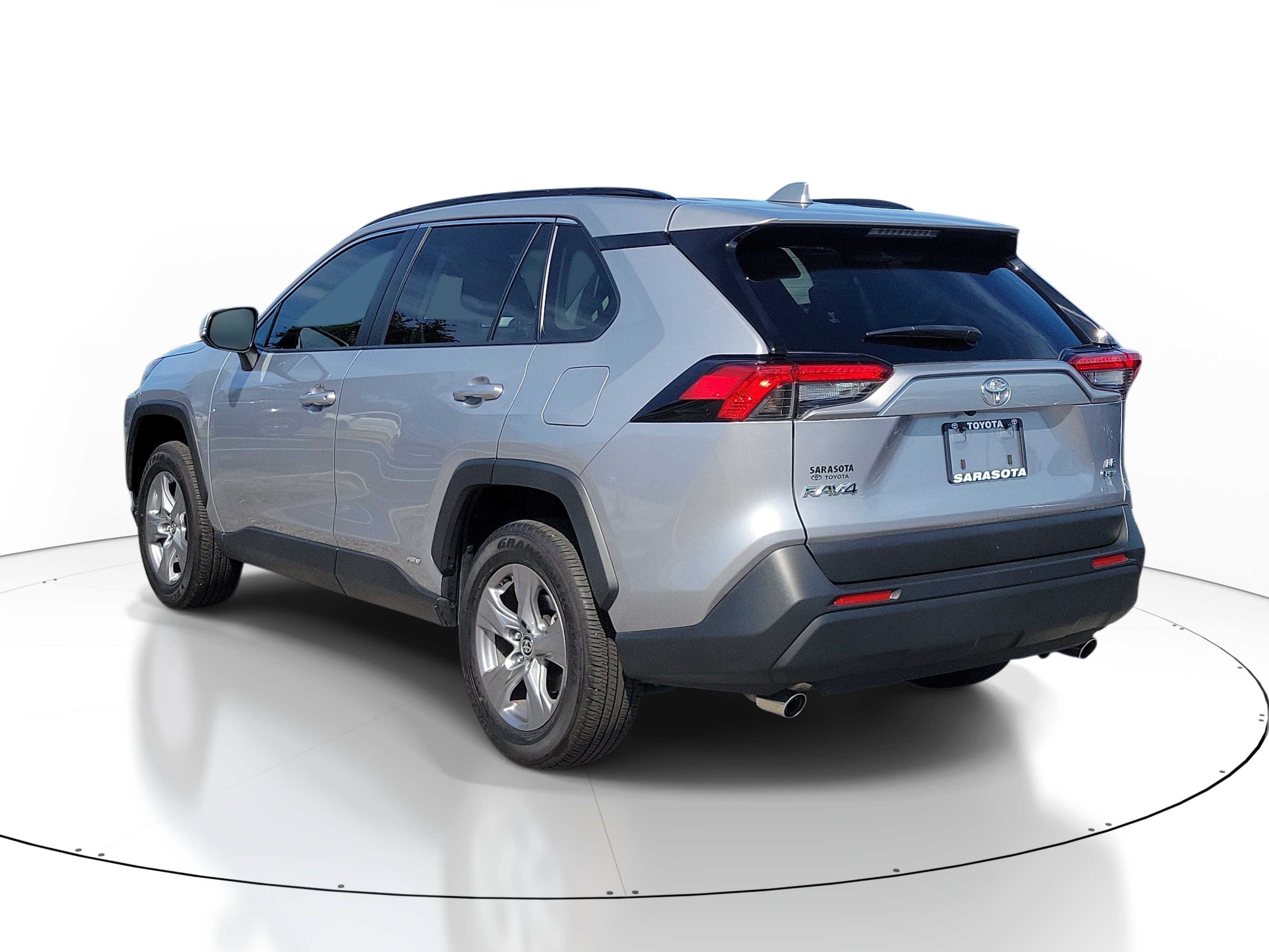 Used 2025 Toyota RAV4 LE AWD/4WD image 4