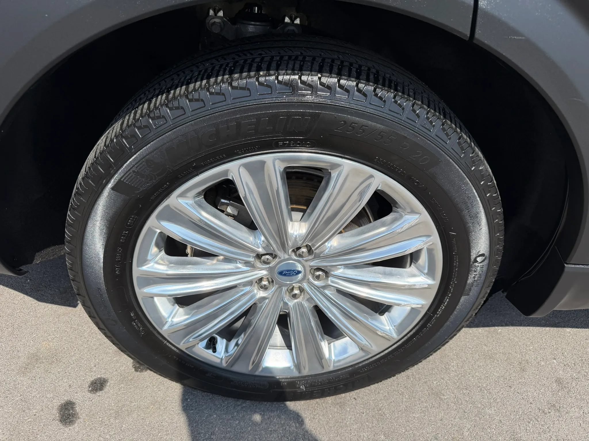 Used 2022 Ford Explorer Limited w/ Hybrid Equipment Group 310A RWD image 18