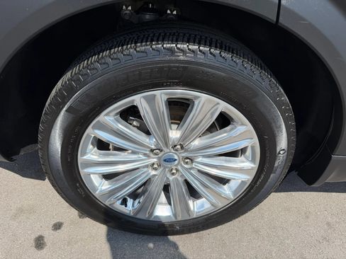 Used 2022 Ford Explorer Limited w/ Hybrid Equipment Group 310A RWD image 18