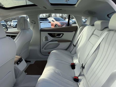 Used 2022 Mercedes-Benz EQS 580 4MATIC Sedan image 18