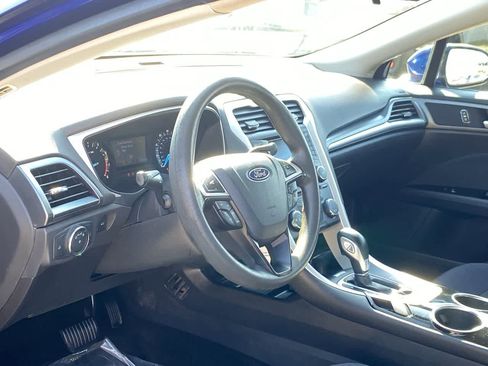 Used 2013 Ford Fusion SE image 2