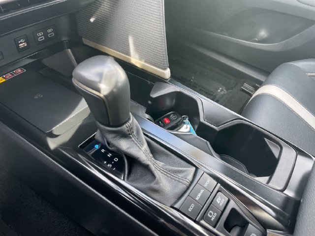 Used 2025 Toyota Camry SE FWD image 15