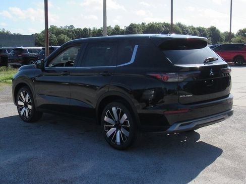 New 2025 Mitsubishi Outlander SE image 5