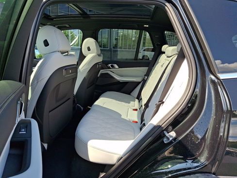 Used 2026 BMW X5 xDrive40i w/ Premium Package AWD/4WD image 10