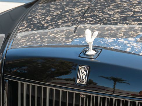 Used 2024 Rolls-Royce Phantom Sedan w/ The Phantom Package RWD image 35