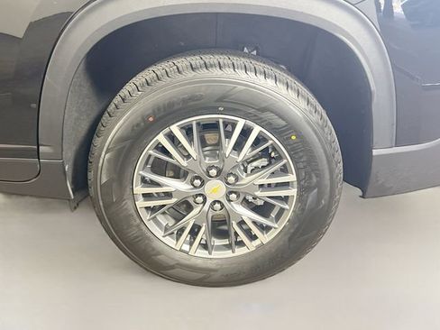 Used 2025 Chevrolet Traverse LT FWD image 27