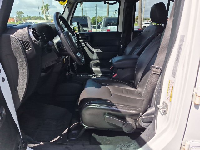Used 2018 Jeep Wrangler Unlimited Sahara w/ Dual Top Group AWD/4WD image 11