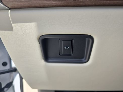 Certified 2025 Land Rover Range Rover SE AWD/4WD image 27
