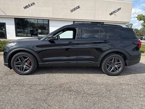 Used 2025 Ford Explorer ST AWD/4WD image 6