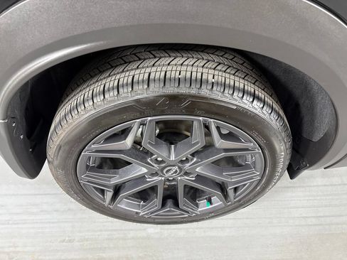 Certified 2025 Nissan Kicks SR FWD image 10