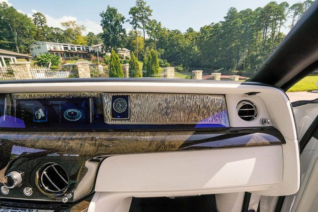 Used 2020 Rolls-Royce Phantom Sedan RWD image 39