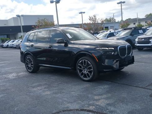 Used 2024 BMW X7 xDrive40i w/ M Sport Package AWD/4WD image 4