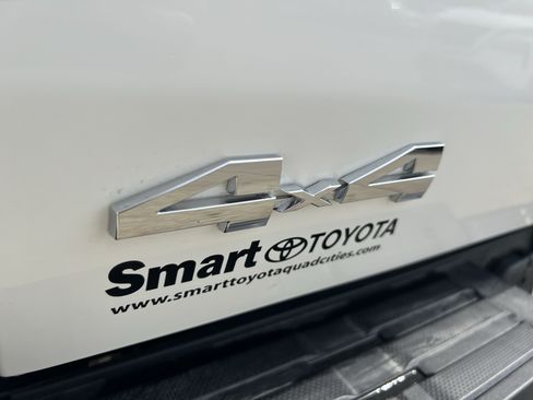 Certified 2025 Toyota Tacoma SR5 AWD/4WD image 9