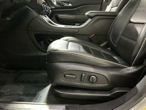 Used 2023 GMC Acadia Denali w/ Denali Ultimate Package image 22