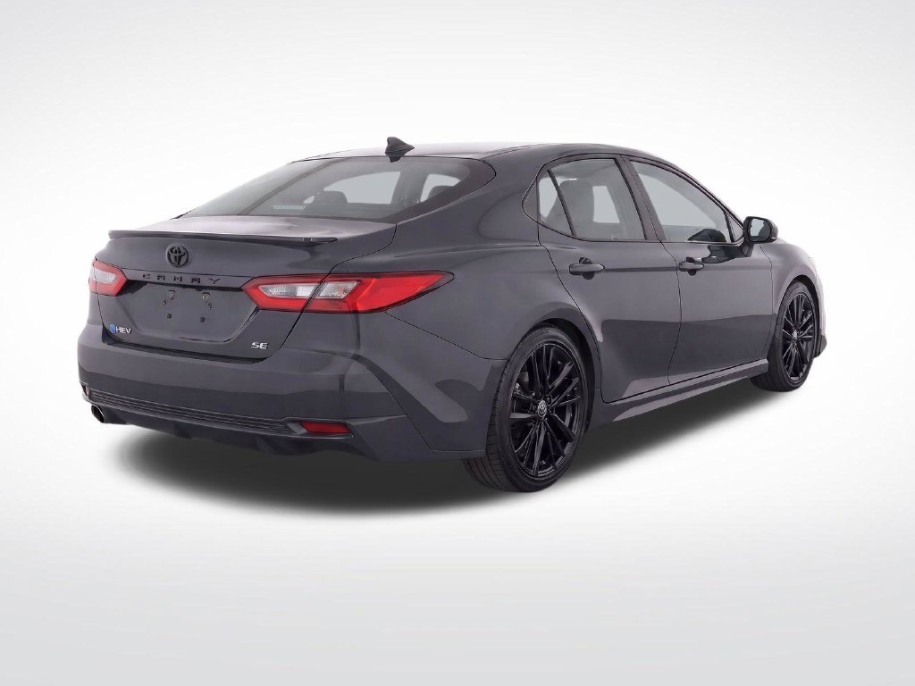 Used 2025 Toyota Camry SE FWD image 3