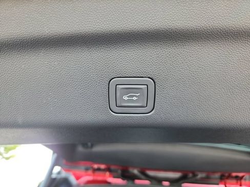 Used 2025 Chevrolet Tahoe Premier AWD/4WD image 34