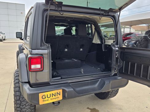 Used 2018 Jeep Wrangler Unlimited Sport S AWD/4WD image 26