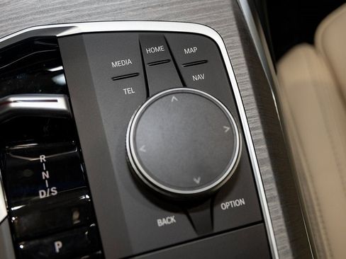 New 2026 BMW 330i xDrive Sedan w/ Convenience Package image 23