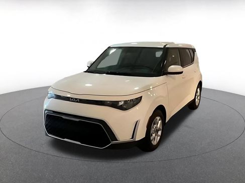 Used 2025 Kia Soul LX w/ LX Technology Package FWD image 7