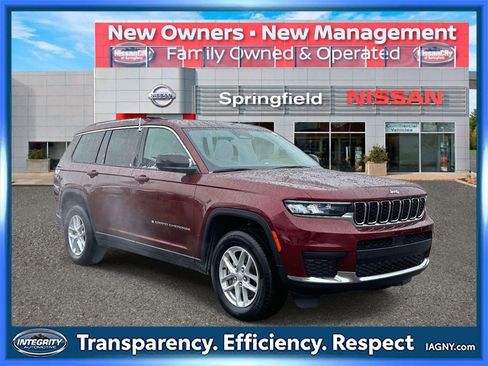 Used 2023 Jeep Grand Cherokee L Laredo image 1