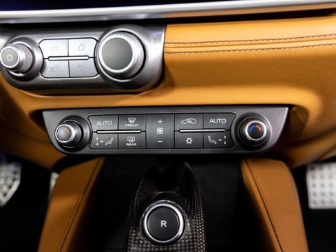 Used 2019 Ferrari Portofino image 46