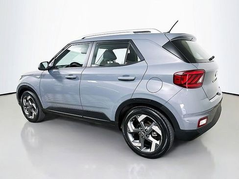 Used 2023 Hyundai Venue SEL w/ Cargo Package FWD image 5