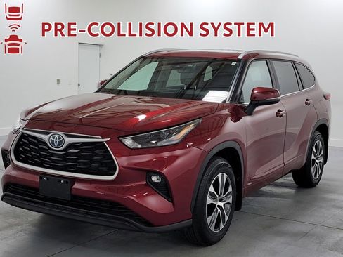 Used 2023 Toyota Highlander XLE AWD/4WD image 4