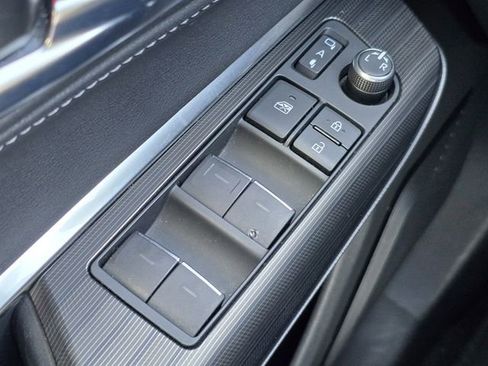 Used 2021 Toyota Venza XLE w/ Softex Package image 29