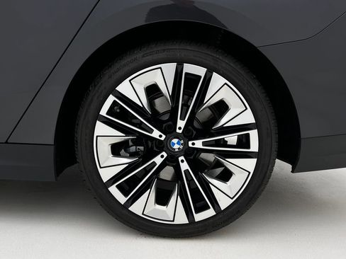 Certified 2026 BMW 530i xDrive w/ Premium Package image 27