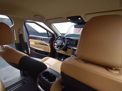 Certified 2024 Kia Carnival LX image 19