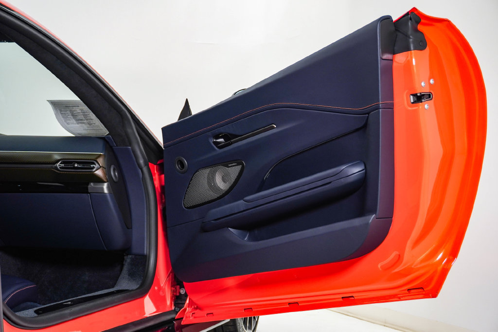 Used 2026 Aston Martin V8 Vantage Roadster RWD image 19