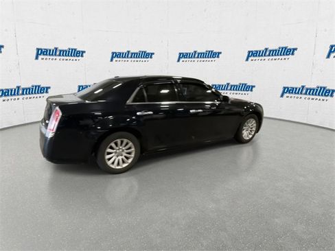 Used 2013 Chrysler 300 image 11