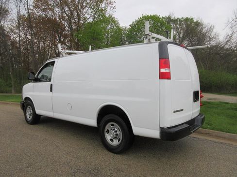 Used 2017 Chevrolet Express 2500 RWD image 26