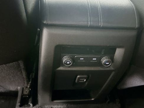 Used 2022 Chevrolet Traverse LT image 26