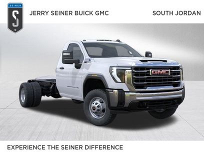New 2025 GMC Sierra 3500 Pro w/ Convenience Package