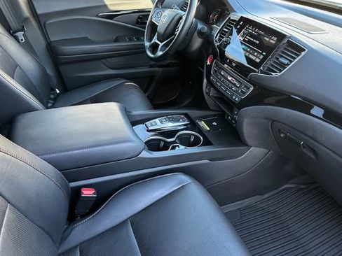 Used 2024 Honda Passport Black Edition image 15