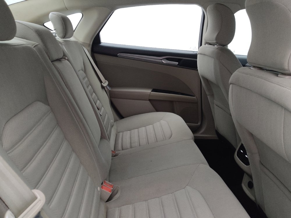 Used 2019 Ford Fusion SE FWD image 19