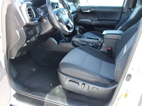 Used 2020 Toyota Tacoma TRD Sport image 13