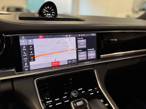 Used 2020 Porsche Panamera 4 image 28