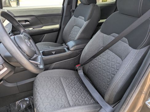Used 2025 Nissan Kicks SV AWD/4WD image 26