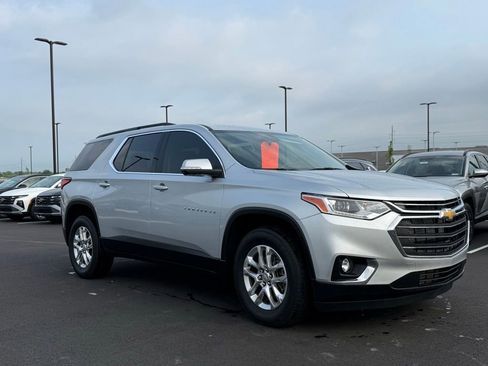 Used 2021 Chevrolet Traverse LT FWD image 3