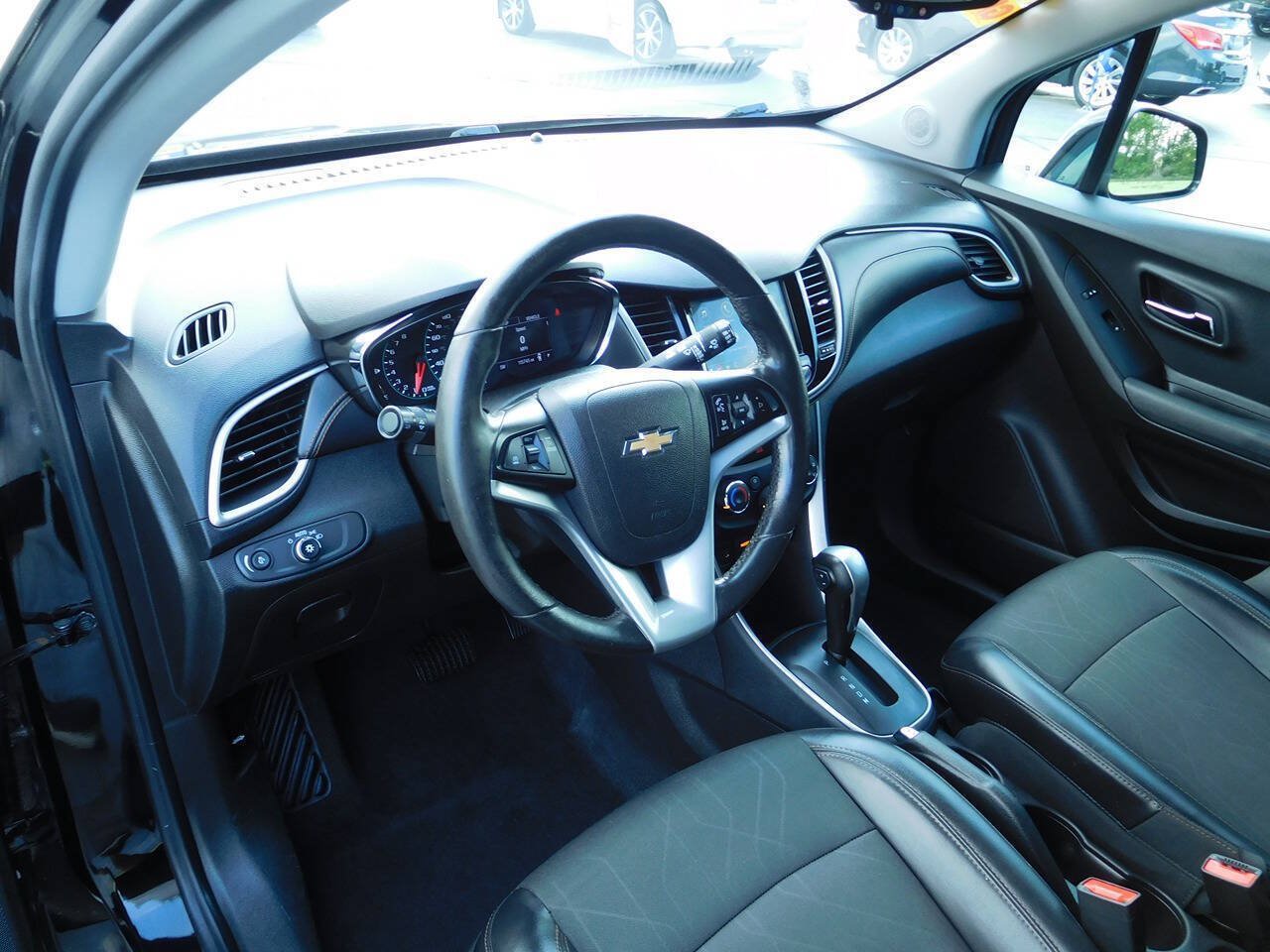 Used 2019 Chevrolet Trax LT w/ Driver Confidence Package FWD image 13