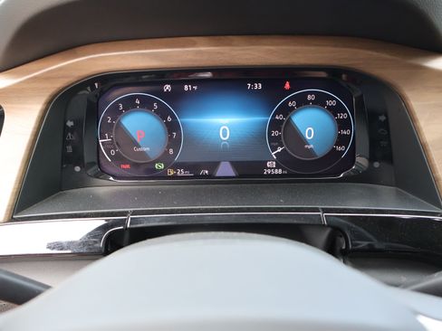 Used 2024 Volkswagen Atlas SE image 40