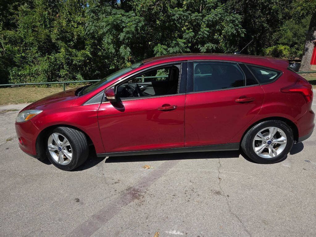 Used 2013 Ford Focus SE w/ SE Winter Pkg FWD image 3