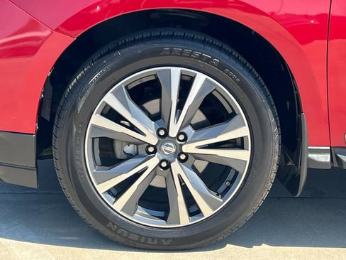 Used 2018 Nissan Pathfinder Platinum FWD image 29